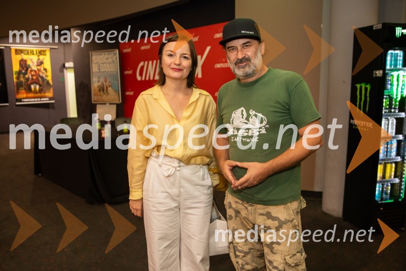 Barbara Daljavec, filmska producentka;  Dalaj Eegol, DJ- RecyclemanFilm Igrišča ne damo! navdušil tudi v Cineplexx Kranj