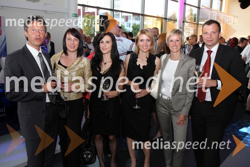 Franci Hren, področni vodja prodaje BMW Group Slovenija, Mateja Mlakar, diplomatska prodaja in prodaja velikim kupcem, Vesna Sartori, prodaja MINI Malgaj, Barbara Uranjek, marketing BMW Slovenija, Helena Fortuna Kač, BMW Slovenija in Gorazd Bedenčič, področni vodja prodaje BMW Group Slovenija
Otvoritev novega prodajno servisnega centra BMW Malgaj Kranj