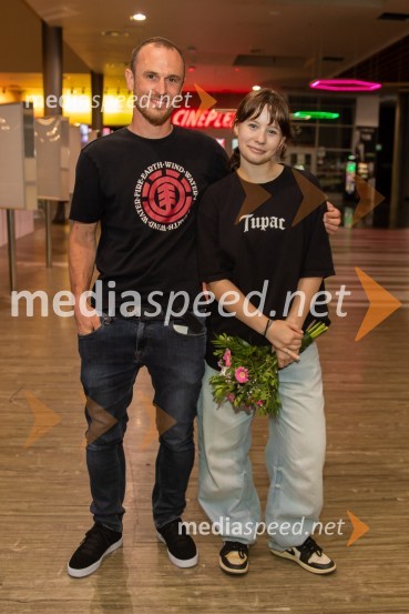  ... ;  Kaja Šuštar, igralkaFilm Igrišča ne damo! navdušil tudi v Cineplexx Kranj