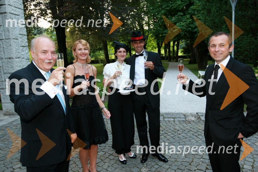 Alessandro Pietromarchi, veleposlanik Republike Italije v Sloveniji, Nevenka Črešnar Pergar, izvršna direktorica Active Invest, Nada Jeraj Velan, predsednica organizacijskega odbora Kresne noči 2009, Marko Mlakar, predsednik Lions kluba Ljubljana Iliria in Matjaž Satler, 2. podpredsednik Lions kluba Ljubljana IliriaKresna noč 2009, Lions klub Ljubljana Iliria