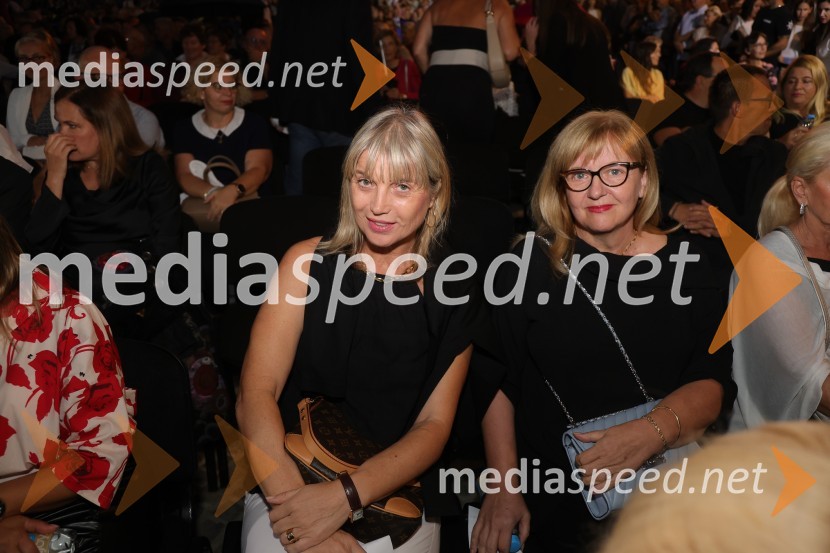 mag. Lidija Pliberšek, direktorica, Pogrebno podjetje Maribor d.d.;  Darja Basrak, direktorica, VKF Renzel v SlovenijiDruženje pred odpovedano baletno predstavo Romeo in Julija na Glavnem trgu v Mariboru