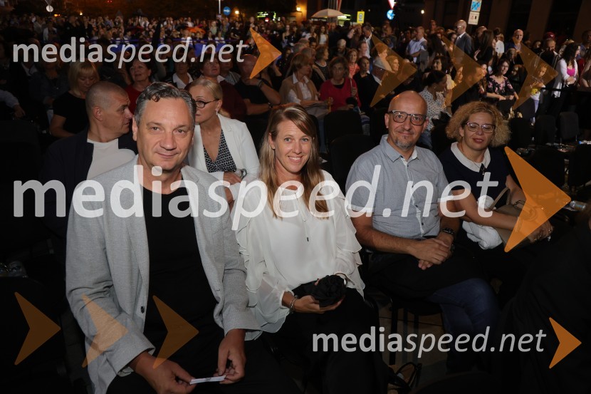  Gvido Jemenšek, član uprave,  Nova KBM;  Anka Jemenšek;  ... ;  ... Druženje pred odpovedano baletno predstavo Romeo in Julija na Glavnem trgu v Mariboru