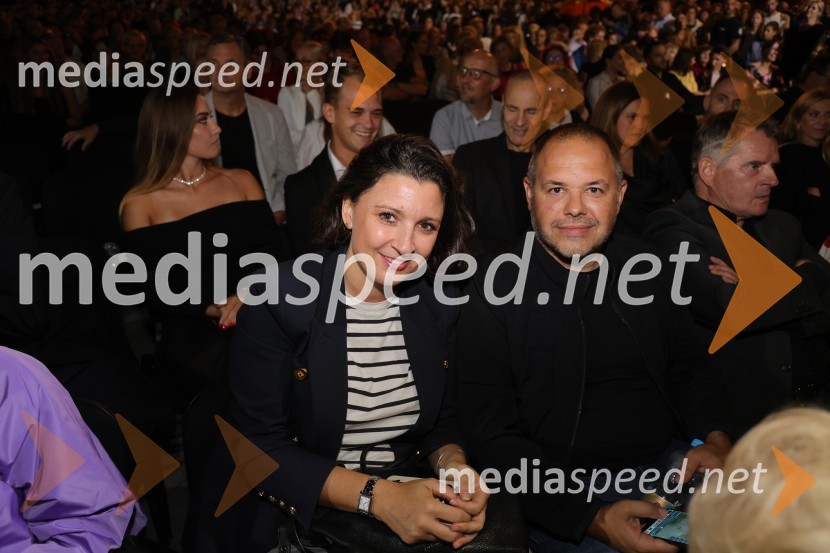  ... ;  Jure Struc, direktor, Zavod za turizem MariborDruženje pred odpovedano baletno predstavo Romeo in Julija na Glavnem trgu v Mariboru