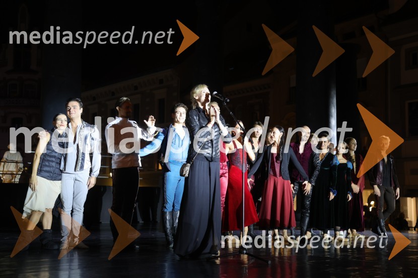  Valentina Turcu, koreografinja in baletna solistkaDruženje pred odpovedano baletno predstavo Romeo in Julija na Glavnem trgu v Mariboru