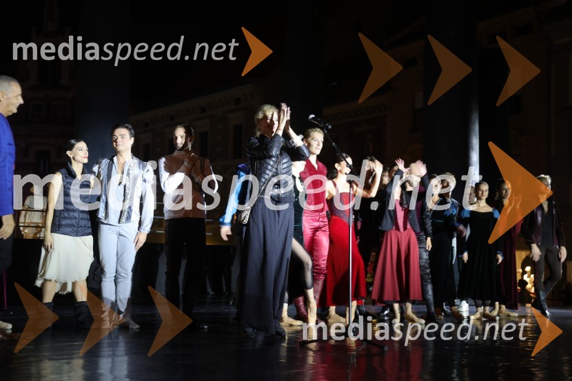  Valentina Turcu, koreografinja in baletna solistkaDruženje pred odpovedano baletno predstavo Romeo in Julija na Glavnem trgu v Mariboru