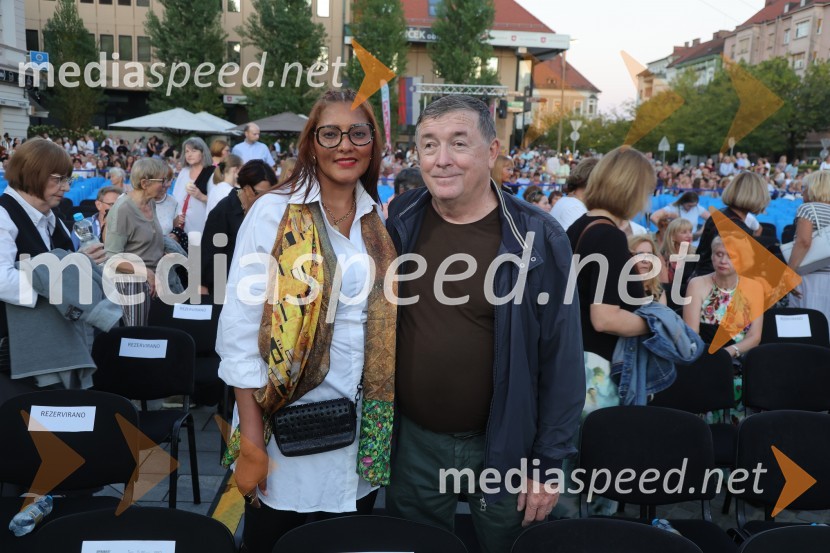  Elisangela Sandes; dr. Andrej Fištravec, bivši župan Mestne občine MariborDruženje pred odpovedano baletno predstavo Romeo in Julija na Glavnem trgu v Mariboru