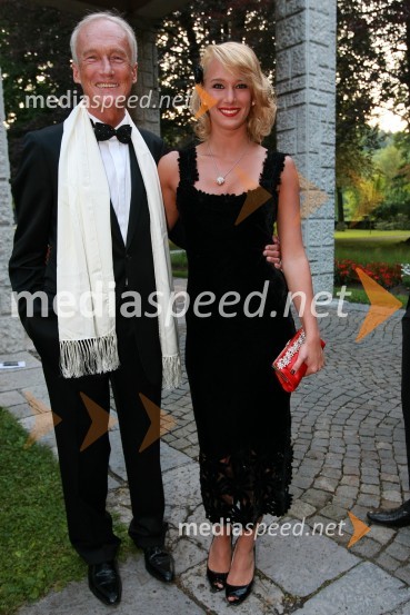 Janez Pergar, predsednik upravnega odbora podjetja Kompas d.d. in hčerka KajaKresna noč 2009, Lions klub Ljubljana Iliria