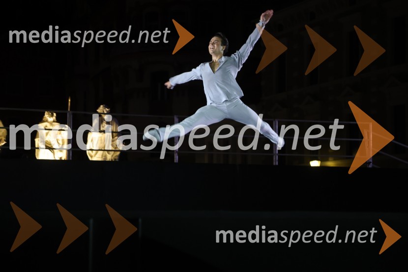  Ionut Dinita, baletni plesalecDruženje pred odpovedano baletno predstavo Romeo in Julija na Glavnem trgu v Mariboru