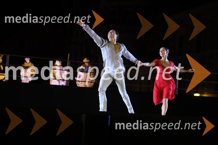  Ionut Dinita, baletni plesalec;  Catarina de Meneses, baletna solistkaDruženje pred odpovedano baletno predstavo Romeo in Julija na Glavnem trgu v Mariboru