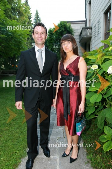 Roman Gomboc, vodja poslovanja z gospodarstvom v banki Sparkasse in Nejka Grabnar, vodja marketinga in odnosov z javnostmi v banki SparkasseKresna noč 2009, Lions klub Ljubljana Iliria