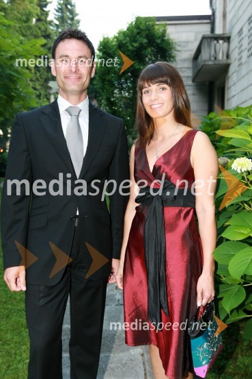 Roman Gomboc, vodja poslovanja z gospodarstvom v banki Sparkasse in Nejka Grabnar, vodja marketinga in odnosov z javnostmi v banki SparkasseKresna noč 2009, Lions klub Ljubljana Iliria