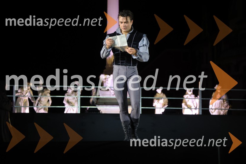  Ionut Dinita, baletni plesalecDruženje pred odpovedano baletno predstavo Romeo in Julija na Glavnem trgu v Mariboru