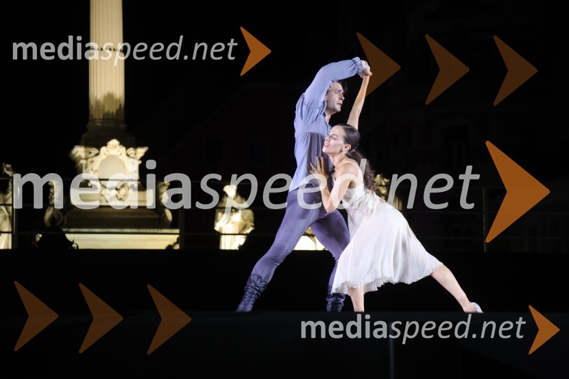  Ionut Dinita, baletni plesalec;  Catarina de Meneses, baletna solistkaDruženje pred odpovedano baletno predstavo Romeo in Julija na Glavnem trgu v Mariboru