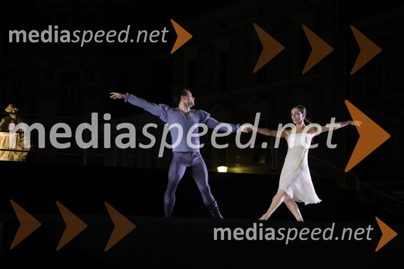  Ionut Dinita, baletni plesalec;  Catarina de Meneses, baletna solistkaDruženje pred odpovedano baletno predstavo Romeo in Julija na Glavnem trgu v Mariboru