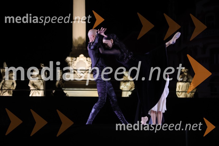  Sergiu Moga, baletni solist;  Tanja Baronik, baletna solistkaDruženje pred odpovedano baletno predstavo Romeo in Julija na Glavnem trgu v Mariboru