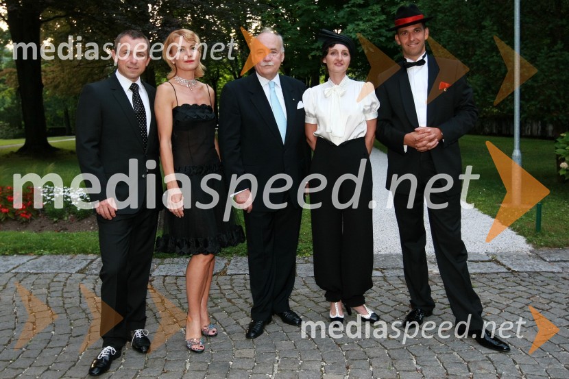 Matjaž Satler, 2. podpredsednik Lions kluba Ljubljana Iliria, Nevenka Črešnar Pergar, lastnica in direktorica podjetja NP Consulting, Alessandro Pietromarchi, veleposlanik Republike Italije v Sloveniji, Nada Jeraj Velan, predsednica organizacijskega odbora Kresne noči 2009 in Marko Mlakar, predsednik Lions kluba Ljubljana IliriaKresna noč 2009, Lions klub Ljubljana Iliria