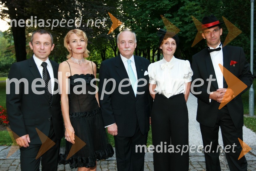 Matjaž Satler, 2. podpredsednik Lions kluba Ljubljana Iliria, Nevenka Črešnar Pergar, lastnica in direktorica podjetja NP Consulting, Alessandro Pietromarchi, veleposlanik Republike Italije v Sloveniji, Nada Jeraj Velan, predsednica organizacijskega odbora Kresne noči 2009 in Marko Mlakar, predsednik Lions kluba Ljubljana IliriaKresna noč 2009, Lions klub Ljubljana Iliria