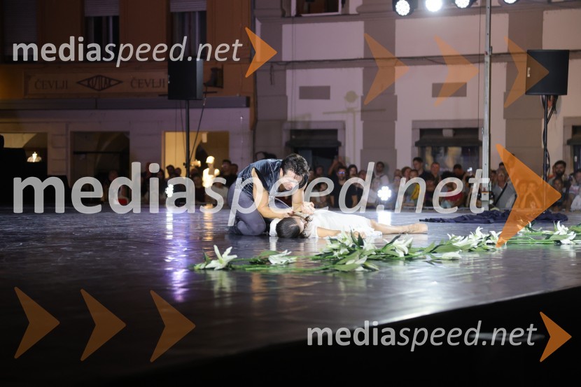  Ionut Dinita, baletni plesalec;  Catarina de Meneses, baletna solistkaDruženje pred odpovedano baletno predstavo Romeo in Julija na Glavnem trgu v Mariboru