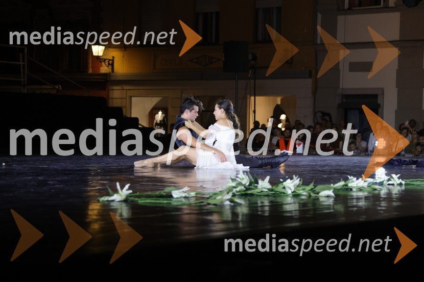  Ionut Dinita, baletni plesalec;  Catarina de Meneses, baletna solistkaDruženje pred odpovedano baletno predstavo Romeo in Julija na Glavnem trgu v Mariboru