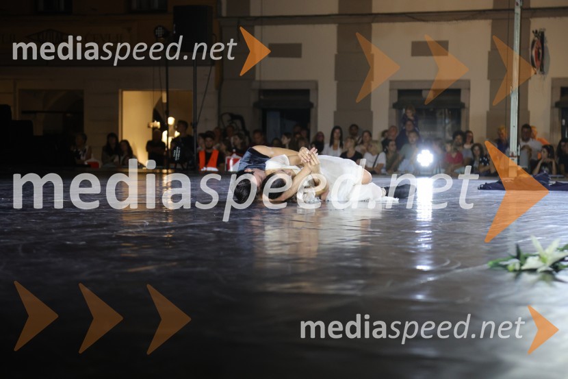  Ionut Dinita, baletni plesalec;  Catarina de Meneses, baletna solistkaDruženje pred odpovedano baletno predstavo Romeo in Julija na Glavnem trgu v Mariboru