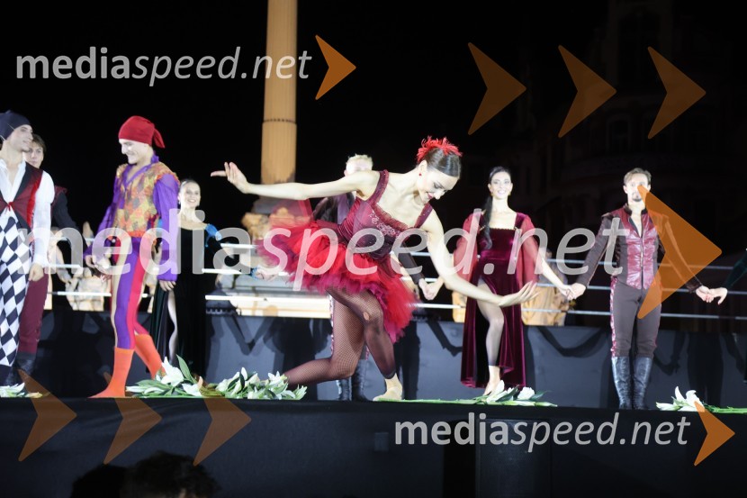  Monja Obrul, baletna plesalkaDruženje pred odpovedano baletno predstavo Romeo in Julija na Glavnem trgu v Mariboru