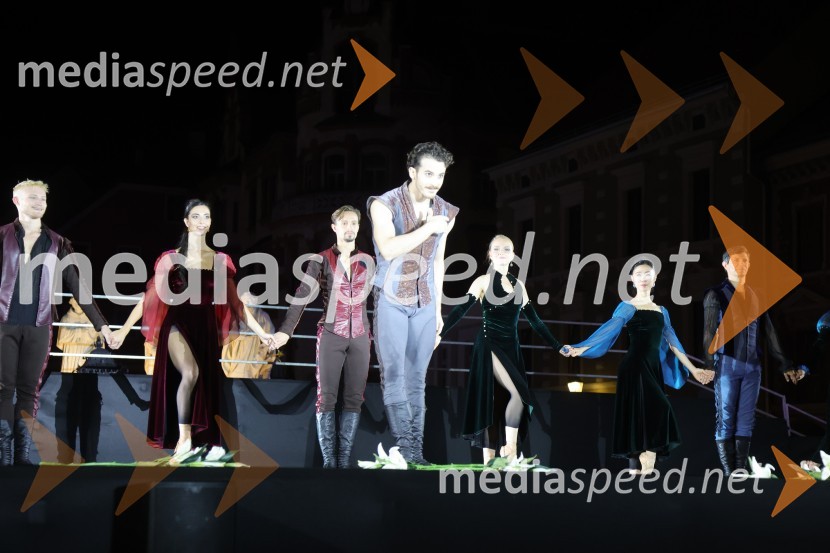  Matteo Magalotti, baletni plesalecDruženje pred odpovedano baletno predstavo Romeo in Julija na Glavnem trgu v Mariboru