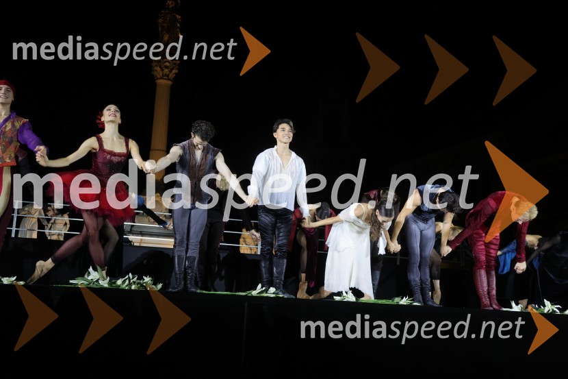  Monja Obrul, baletna plesalka;  Matteo Magalotti, baletni plesalec;  Yuya Omaki, baletni solist;  Catarina de Meneses, baletna solistka;  Ionut Dinita, baletni plesalec;  Sytze Jan Luske, baletni plesalecDruženje pred odpovedano baletno predstavo Romeo in Julija na Glavnem trgu v Mariboru