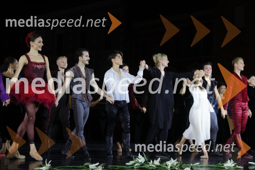  Monja Obrul, baletna plesalka;  Matteo Magalotti, baletni plesalec;  Yuya Omaki, baletni solist;  Valentina Turcu, koreografinja in baletna solistka;  Catarina de Meneses, baletna solistka;  Ionut Dinita, baletni plesalec;  Sytze Jan Luske, baletni plesalecDruženje pred odpovedano baletno predstavo Romeo in Julija na Glavnem trgu v Mariboru