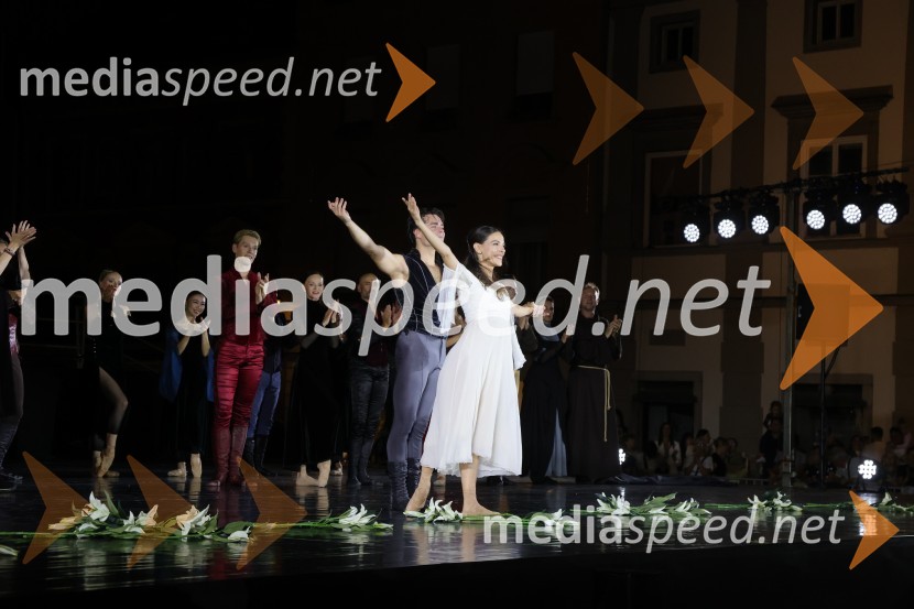  Ionut Dinita, baletni plesalec;  Catarina de Meneses, baletna solistkaDruženje pred odpovedano baletno predstavo Romeo in Julija na Glavnem trgu v Mariboru