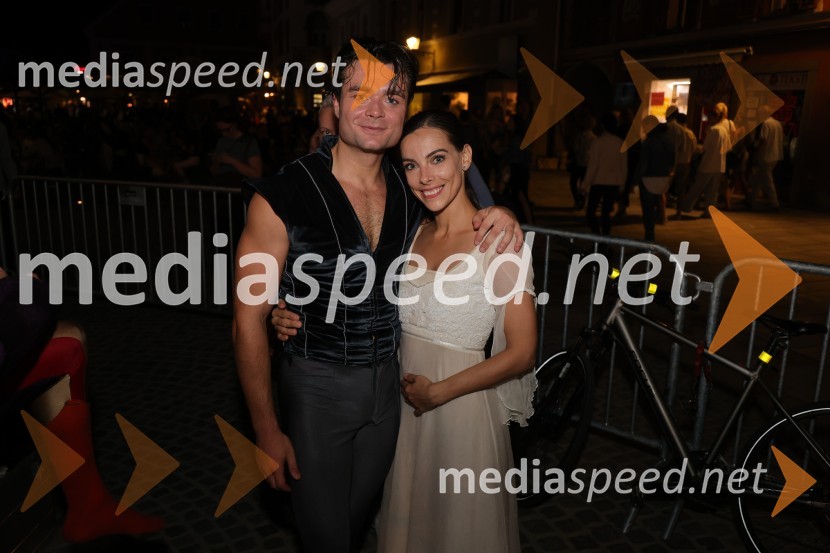  Ionut Dinita, baletni plesalec;  Catarina de Meneses, baletna solistkaDruženje pred odpovedano baletno predstavo Romeo in Julija na Glavnem trgu v Mariboru