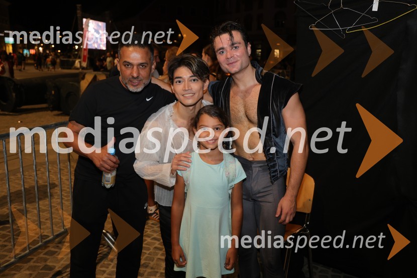  ... ;  Yuya Omaki, baletni solist;  ... ;  Ionut Dinita, baletni plesalecDruženje pred odpovedano baletno predstavo Romeo in Julija na Glavnem trgu v Mariboru