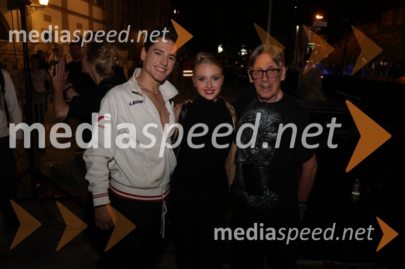  Aleksandar Trenevski, baletni plesalec;  Mina Radaković, baletna plesalka;  Peter Krajnc, inspicientDruženje pred odpovedano baletno predstavo Romeo in Julija na Glavnem trgu v Mariboru