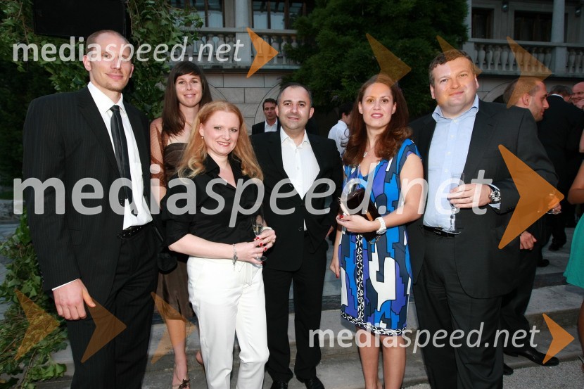 ..., ..., Janez Bobnar, prokurist DBC MEDIKAL d.o.o. s soprogo Dijano Bobnar, direktorica DBC MEDIKAL d.o.o. in Tomaž F. Lovše, direktor Diners Club s soprogoKresna noč 2009, Lions klub Ljubljana Iliria