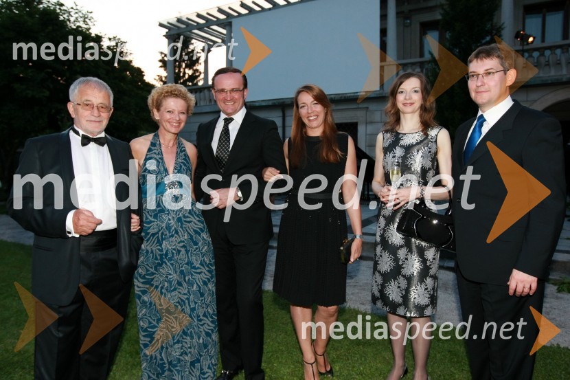 Peter Čeferin, odvetnik in njegova spremljevalka Rija Čič, Marko Vozelj, arhitekt in soproga Elvira Marčeta, Žiga Debeljak, predsednik uprave družbe Mercator in soproga MetodaKresna noč 2009, Lions klub Ljubljana Iliria