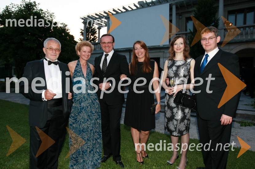 Peter Čeferin, odvetnik in njegova spremljevalka Rija Čič, Marko Vozelj, arhitekt in soproga Elvira Marčeta, Žiga Debeljak, predsednik uprave družbe Mercator in soproga MetodaKresna noč 2009, Lions klub Ljubljana Iliria