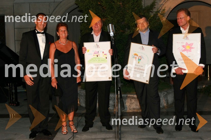 Marko Mlakar, predsednik Lions kluba Ljubljana Iliria, dr. Peter Voj, njegova soproga Tatjana Voj, Tomaž F. Lovše, direktor Diners Club in Janez Škrabec, direktor podjetja Riko d.o.o.Kresna noč 2009, Lions klub Ljubljana Iliria
