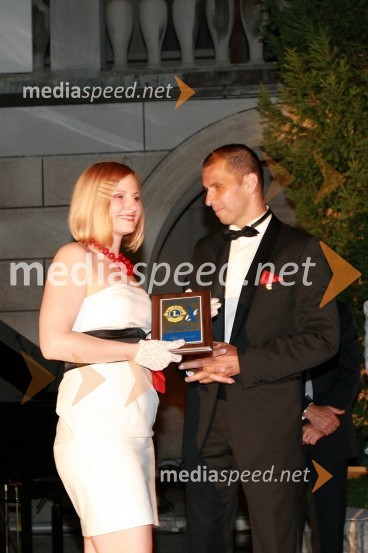 Alja Novak, tajnica Lions kluba Iliria Ljubljana in Marko Mlakar, predsednik Lions kluba LjubljanaKresna noč 2009, Lions klub Ljubljana Iliria