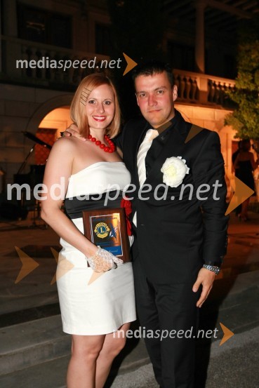 Alja Novak, tajnica Lions kluba Iliria Ljubljana s fantomKresna noč 2009, Lions klub Ljubljana Iliria
