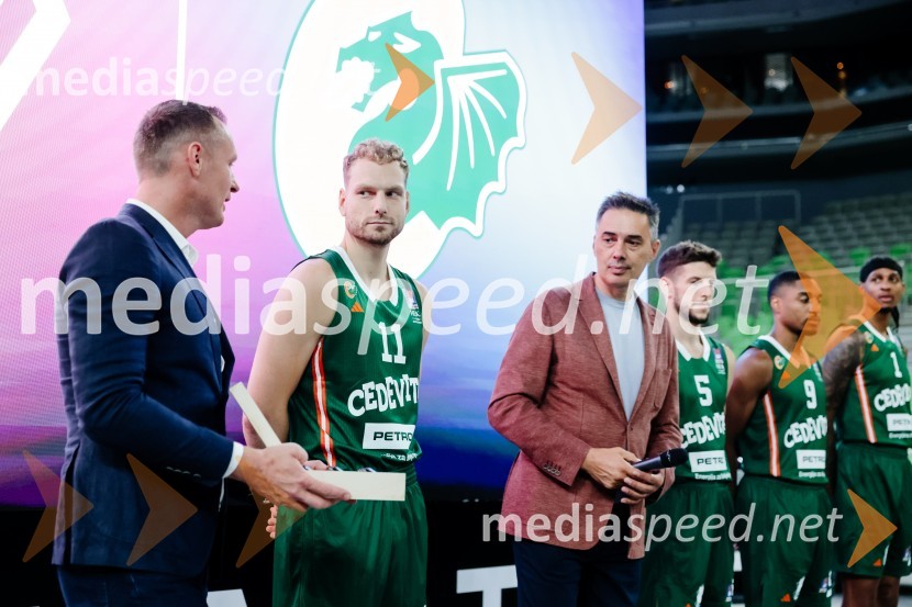  Petar Nevistić, glavni direktor GA Croatia;  Jaka Blažič, košarkar;  Davor Užbinec, direktor, KK Cedevita Olimpija;  Aleksej  Nikolić, košarkar;  Brynton Lemar, košarkatPrenovljeni Renault Captur, predstavitev