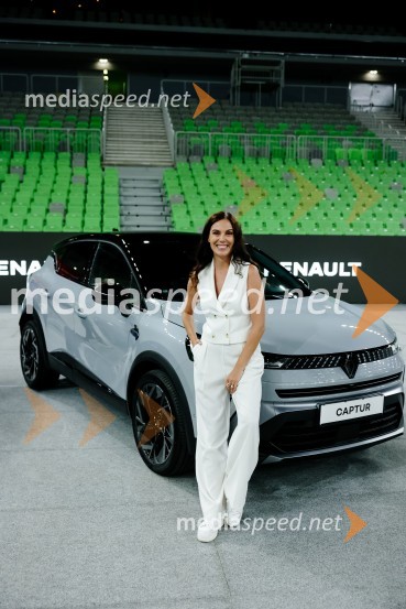  Ula  Furlan, igralka, voditeljicaPrenovljeni Renault Captur, predstavitev