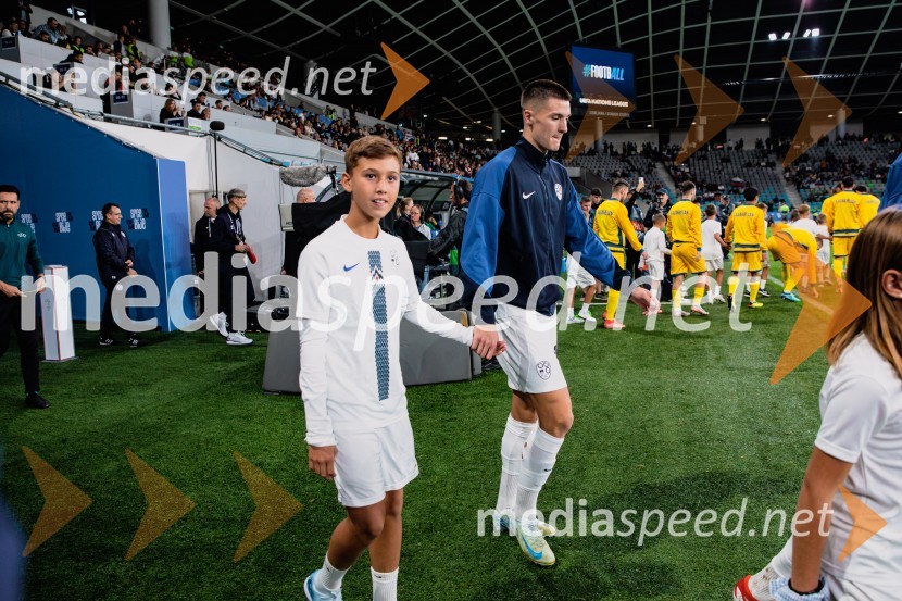 ... ;  Benjamin Šeško, nogometašSlovenija prva na lestvici, premagala Kazahstan s 3:0