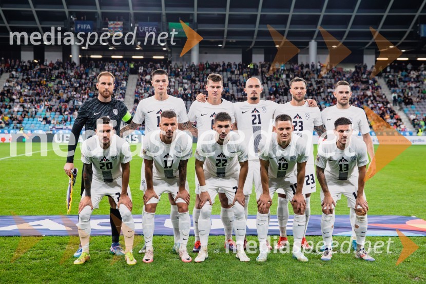  Jan Oblak, nogometaš;  Petar Stojanović, nogometaš;  Benjamin Šeško, nogometaš;  Jan Mlakar, nogometaš;  Jaka Bijol, nogometaš;  Adam Gnezda Čerin, nogometaš;  Vanja Drkušić, nogometaš;  Žan Celar, nogometaš;  David Brekalo, nogometaš;  Timi Max Elšnik, nogometaš;  Erik Janža, nogometašSlovenija prva na lestvici, premagala Kazahstan s 3:0