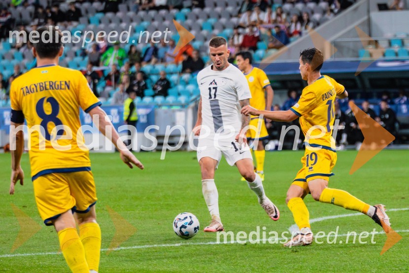  Jan Mlakar, nogometašSlovenija prva na lestvici, premagala Kazahstan s 3:0