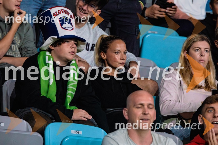  Tibor Emeršič;  Viktorija Bencik Emeršič, igralkaSlovenija prva na lestvici, premagala Kazahstan s 3:0