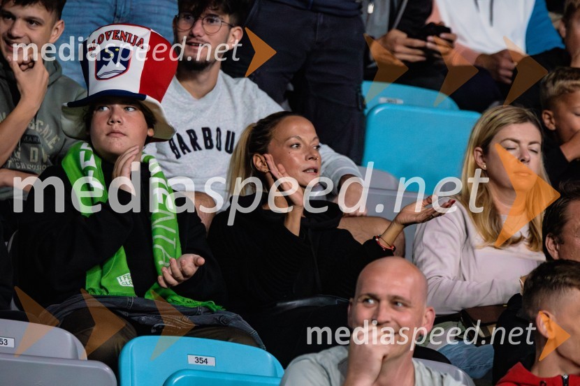  Tibor Emeršič;  Viktorija Bencik Emeršič, igralkaSlovenija prva na lestvici, premagala Kazahstan s 3:0