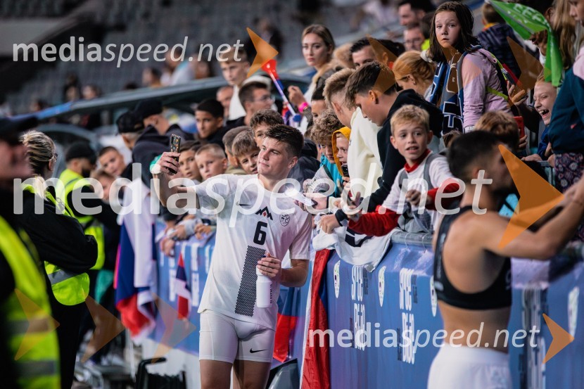  Jaka Bijol, nogometašSlovenija prva na lestvici, premagala Kazahstan s 3:0