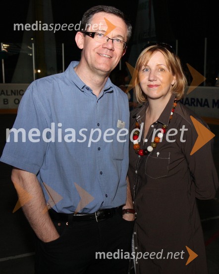 Zoran Medved, novinar s soprogoPiše se leto 2009