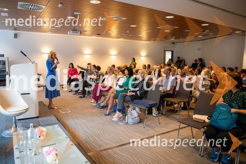 dr. Alenka Kepic Mohar, glavna urednica Mladinske knjige in direktorica Cankarjeve založbeStrokovno srečanje ravnateljic in ravnateljev vrtcev