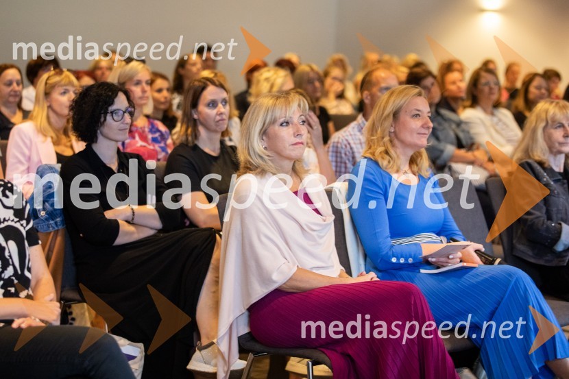  Janja Bogataj, predsednica, Skupnost vrtcev Slovenije; dr. Alenka Kepic Mohar, glavna urednica Mladinske knjige in direktorica Cankarjeve založbeStrokovno srečanje ravnateljic in ravnateljev vrtcev