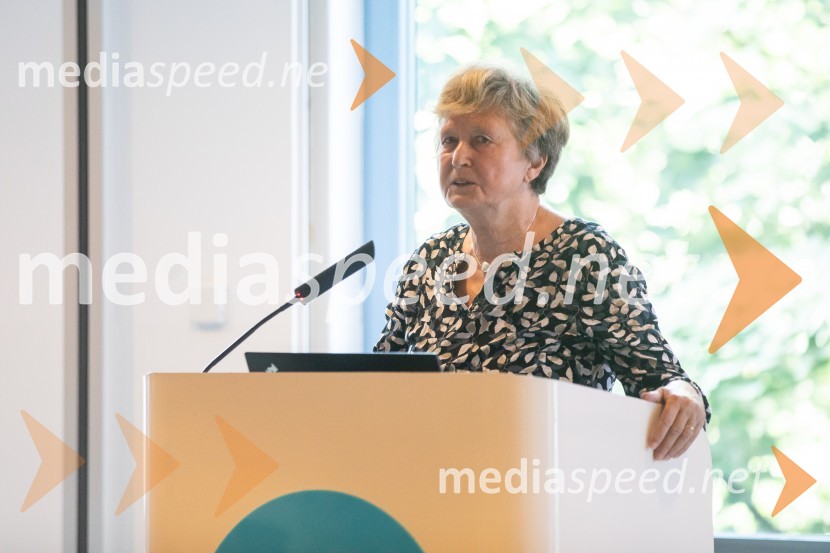 mag. Barbara Hanuš, pedagoginja, knjižničarka, učiteljica slovenščine ter avtorica knjig za otrokeStrokovno srečanje ravnateljic in ravnateljev vrtcev